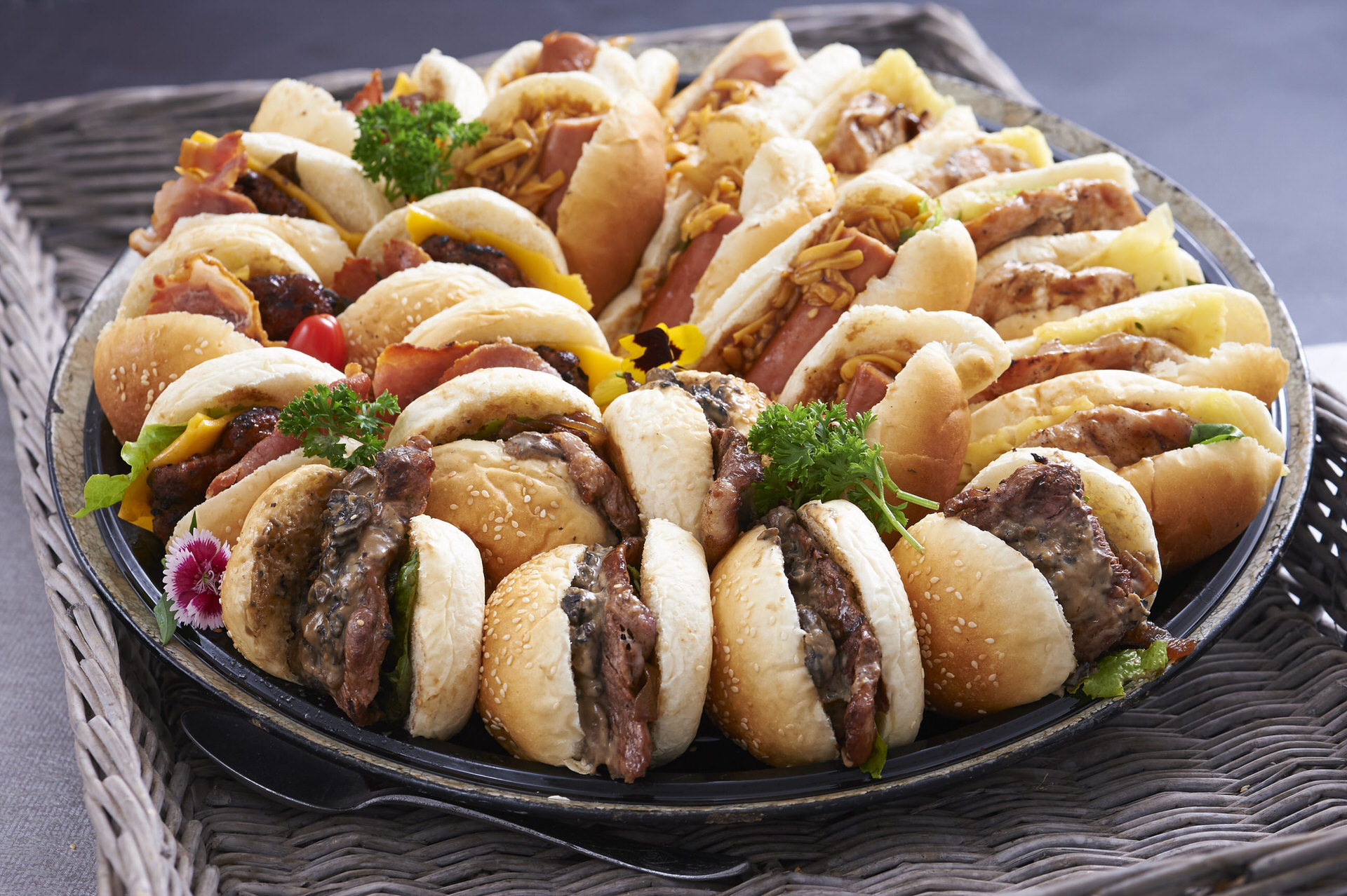 Gourmet Mini Burger Platter – Underwraps Caterers